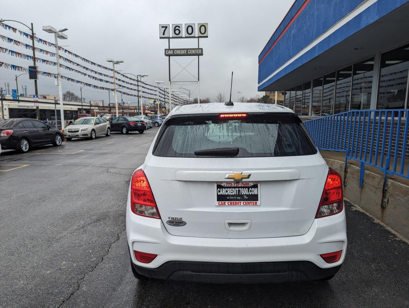 2017 WHITE Chevrolet Trax LS FWD (3GNCJKSB4HL) with an 1.4L L4 DOHC 16V engine, 6A transmission, located at 7600 S Western Ave., Chicago, IL, 60620, (773) 918-3980, 0.000000, 0.000000 - Photo#3